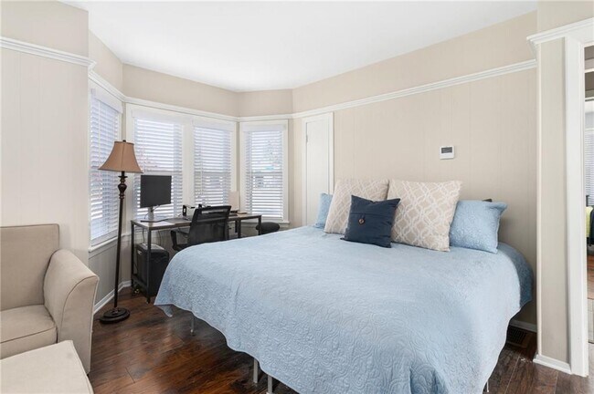 Building Photo - 845 Main St