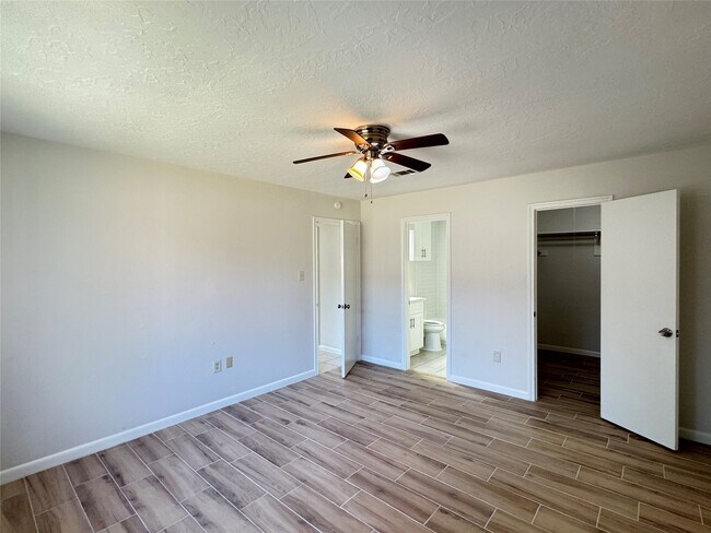 Building Photo - 10942 Beacave Bend Ct