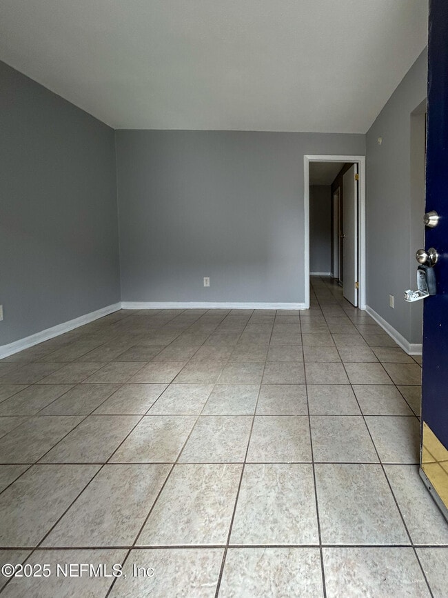 Building Photo - 1122 Woodruff Ave