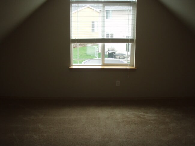 Building Photo - Welcome To SilverCreek