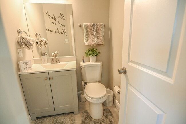 Building Photo - Townhome Chestnut Cove