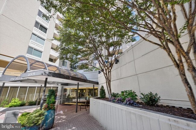Building Photo - 4601 N Park Ave