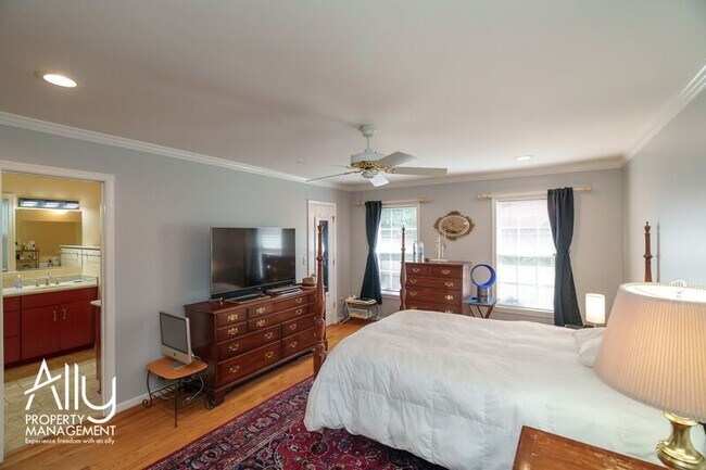 Building Photo - 2733 Southern Hills Ct