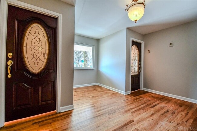 Building Photo - 121 E Schantz Ave