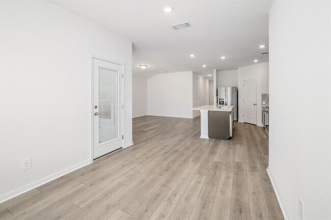 Building Photo - 105 Fossil Dr