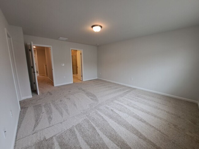 Building Photo - Charming 3 beds 2.5 baths in Fuquay Varina!