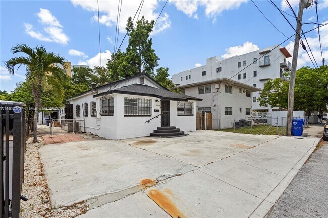 Primary Photo - 2625 NW 24th Ave