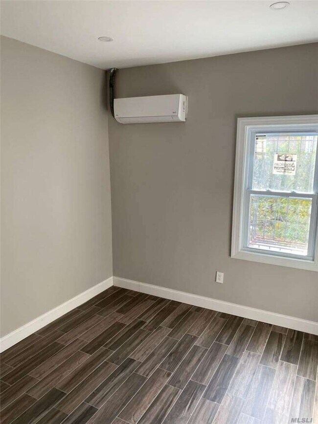 Building Photo - 114-40 Rockaway Blvd