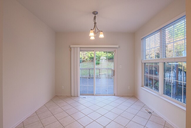 Building Photo - 641 Kirkcaldy Wy