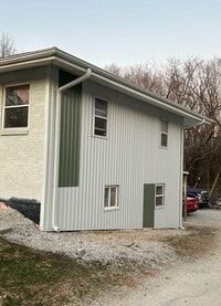 Building Photo - 815 N Pleasant St