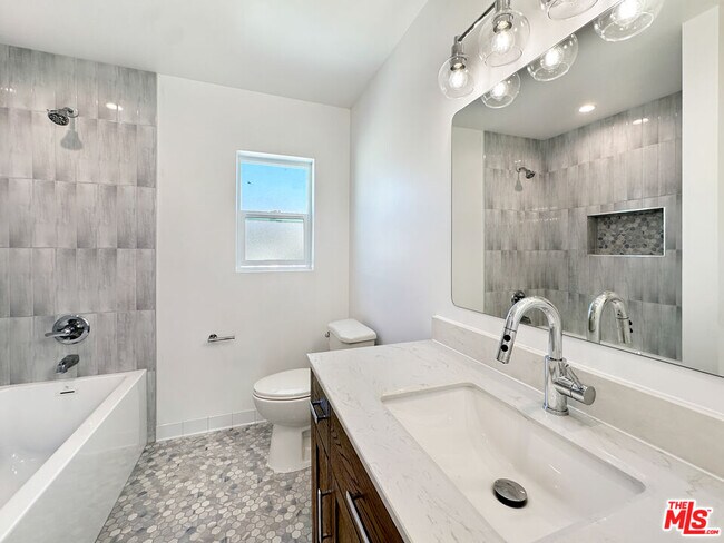 Building Photo - 5930 Willoughby Ave