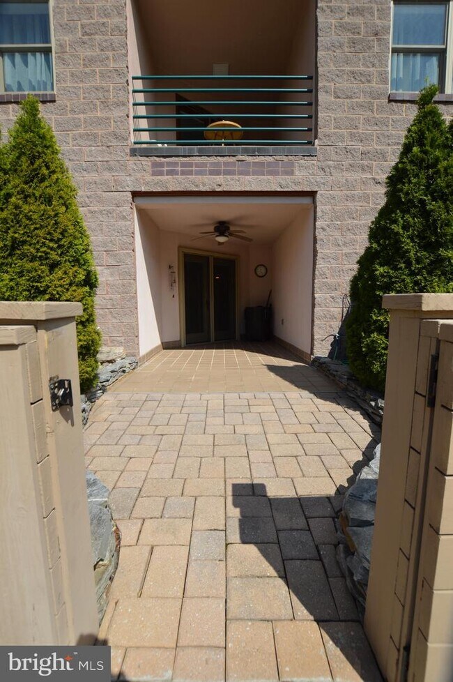 Building Photo - 102 Mercer Ct