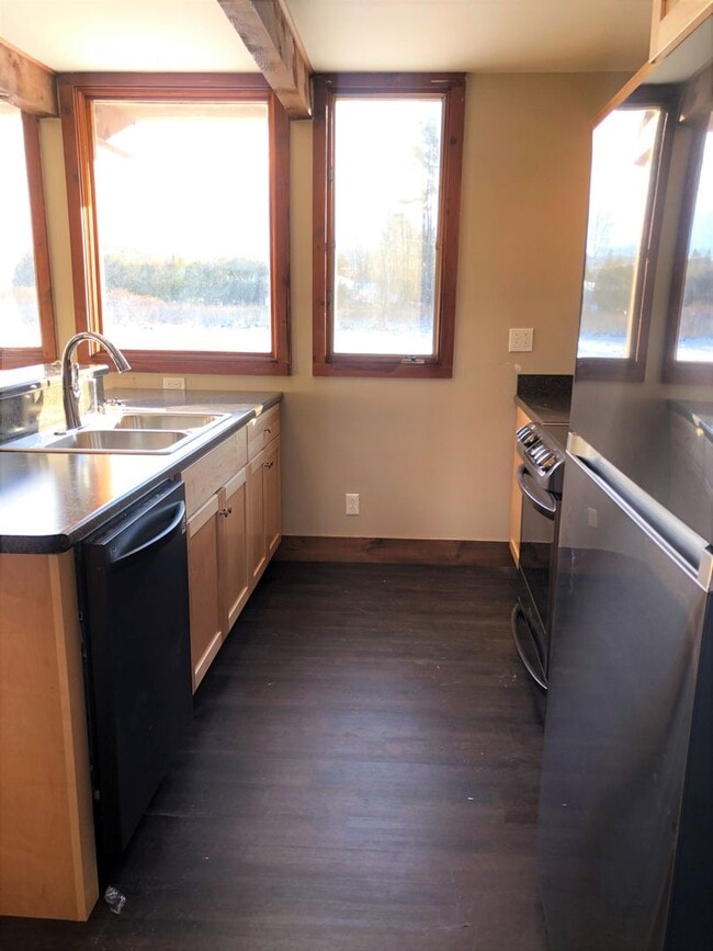 Building Photo - 350 US-7