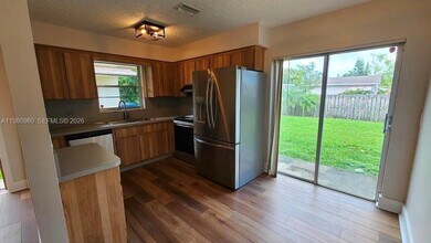 Building Photo - 2511 Hayes St