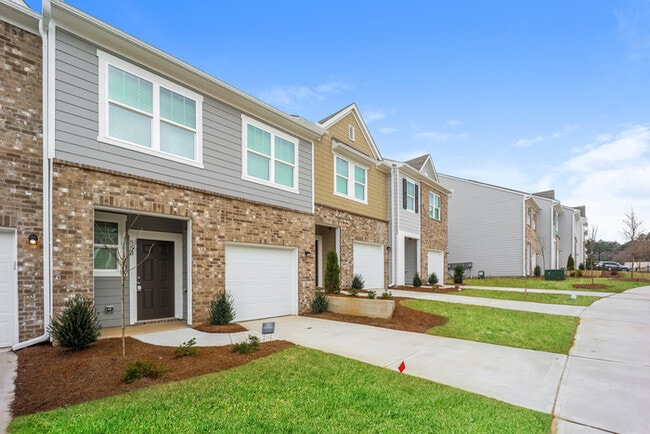 Building Photo - Fantastic 3bd/2.5ba home! Coming soon!