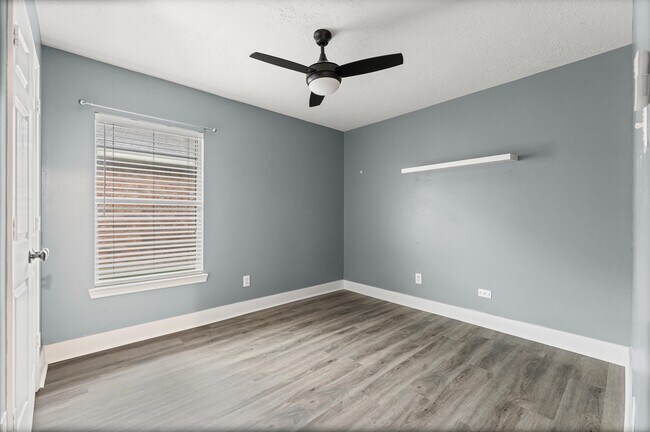 Building Photo - 11919 Piney Bend Dr