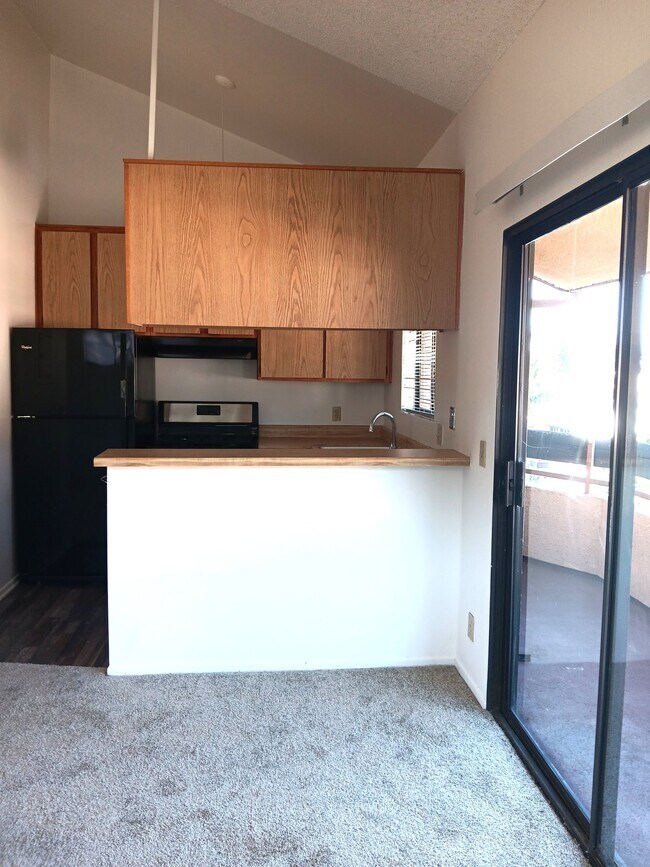 Building Photo - 10965 Fruitland Dr