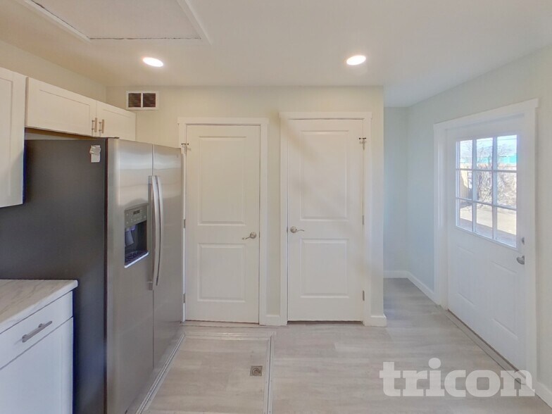 Building Photo - 1224 Norwood Ave