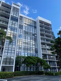 Building Photo - 1000 Parkview Dr