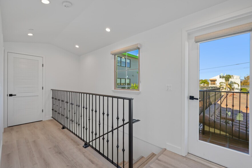 Building Photo - 11474 Moorpark St