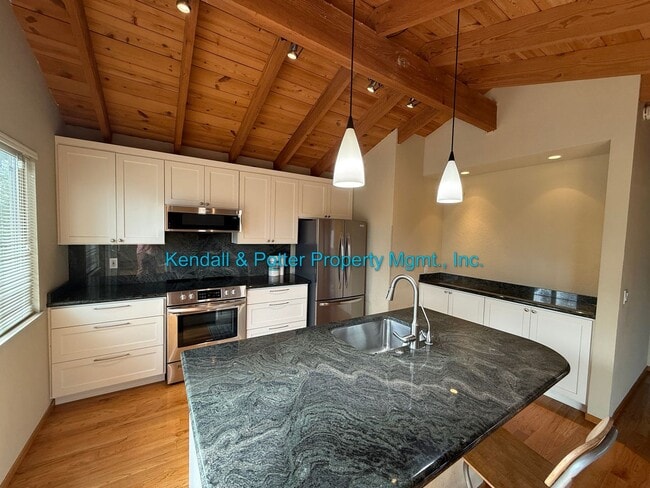 Building Photo - Spacious and Bright 3BR 2BA Seacliff Home - Close to the Beach!