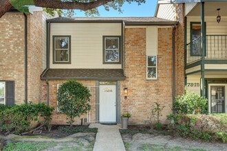 Building Photo - 7913 Ellinger Ln