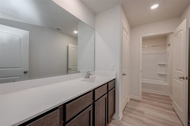 Building Photo - 545 Amberwood Pk Dr