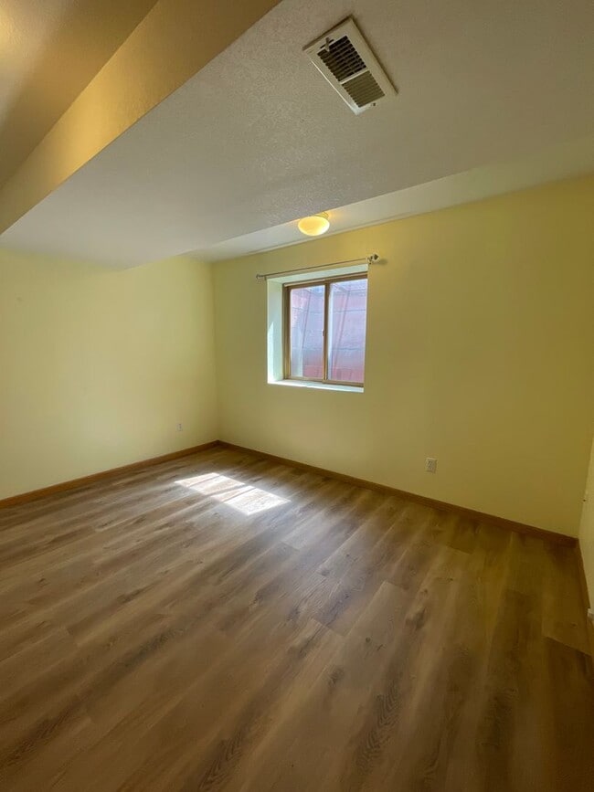 Building Photo - 2325 Northbrook Dr