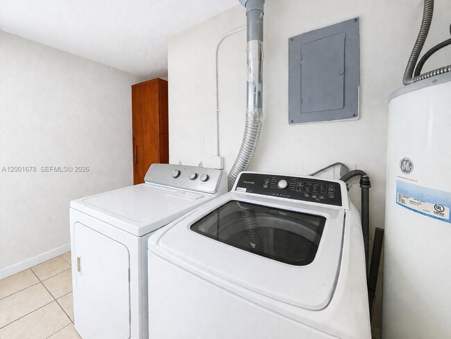 Building Photo - 1220 SW 78th Ave