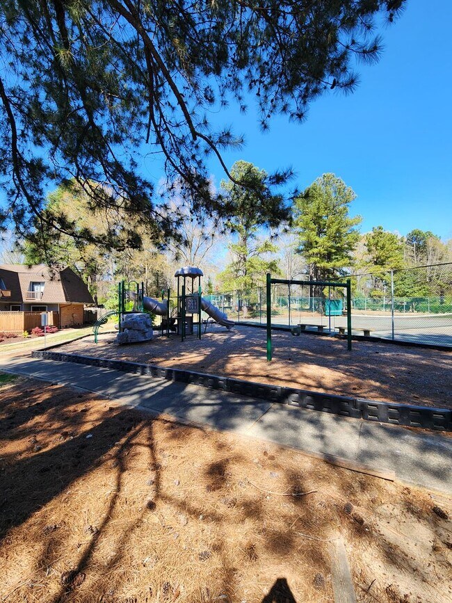 Building Photo - Chapel Hill / Finley Forest Townhouse AVAIL