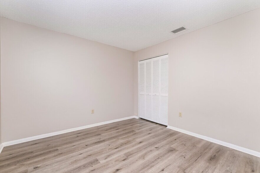 Building Photo - 13203 Pine Creek Cir