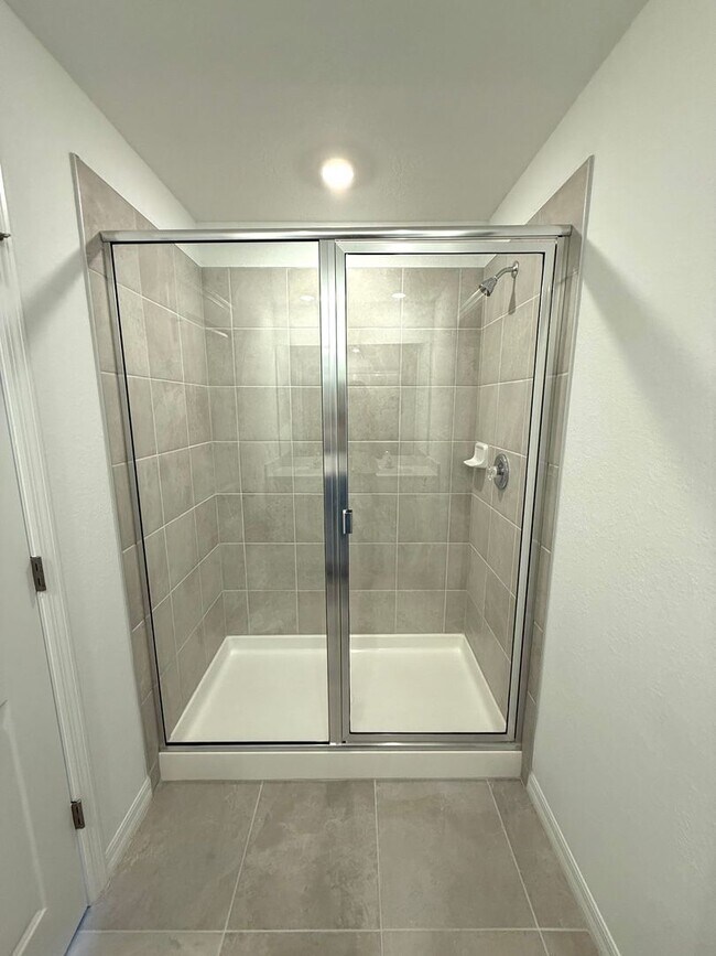 Building Photo - 3-Bed/ 2.5- Bath Modern Townhouse in Lakewood Ranch Premier Community- LOW MOVE-IN COSTS!