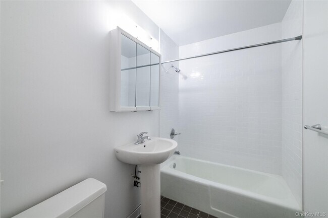 Building Photo - 125 Lake St