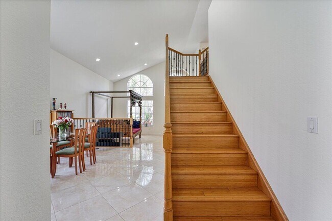 Building Photo - 19059 Skyridge Cir