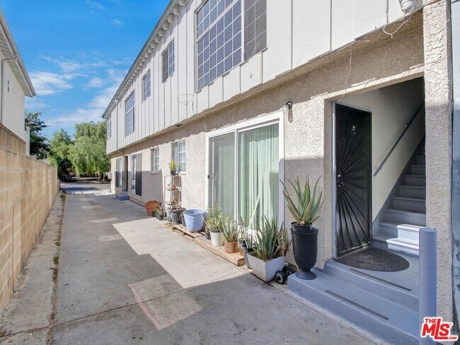 Building Photo - 4841 W 18th St