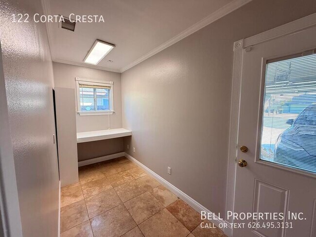 Building Photo - 122 Corta Cresta Dr