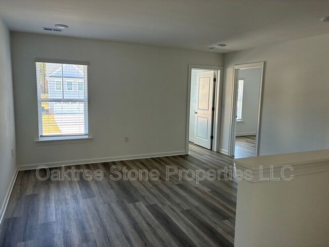 Building Photo - 3378 Skyland Dr