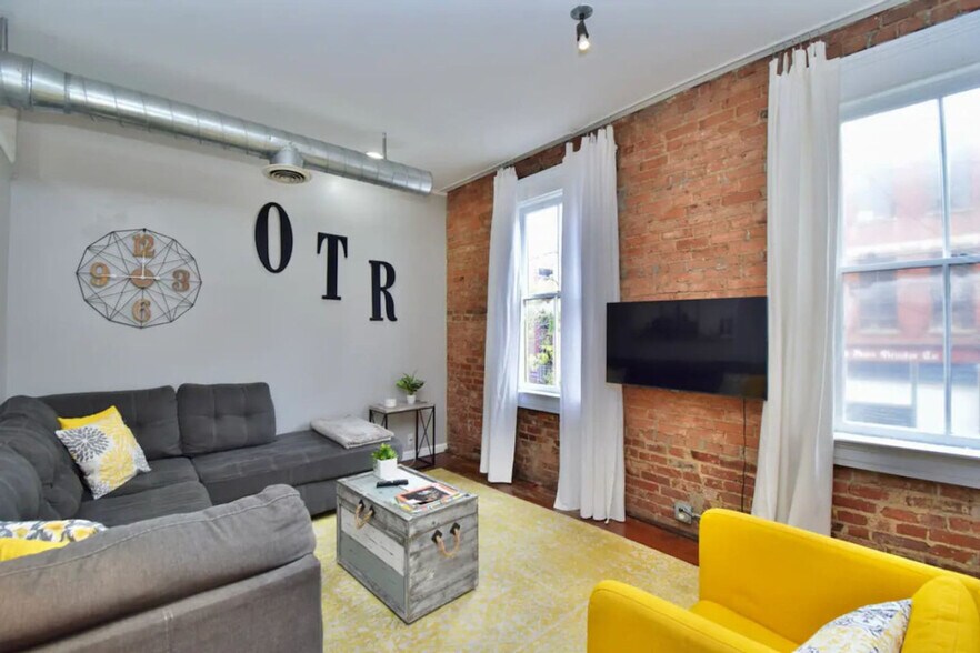 Building Photo - 111 E 13th St