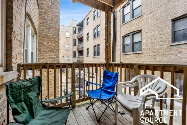 Building Photo - 1152 W Cornelia Ave