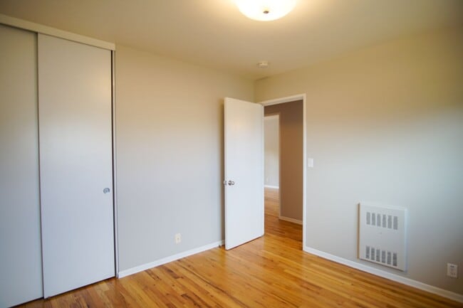 Building Photo - Mid-Century Dream Come True! Lovingly Maintained 2-Bedroom Available Soon!
