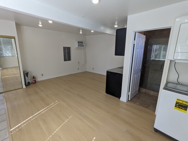 Building Photo - 328 S Almont Dr