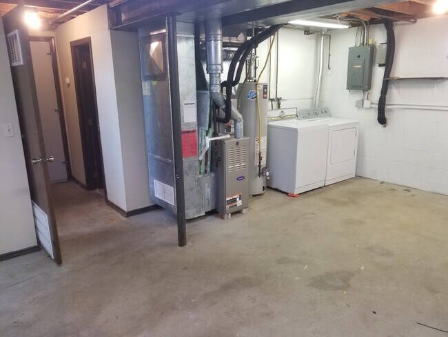 Building Photo - ONLY Showing this House May 12th  between ...