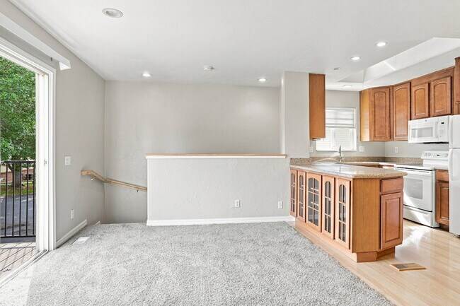 Building Photo - $1,945.95 with $300 Off the first month's rent, 2 Beds - 1 Bath, Single Family Home in Lakewood w...