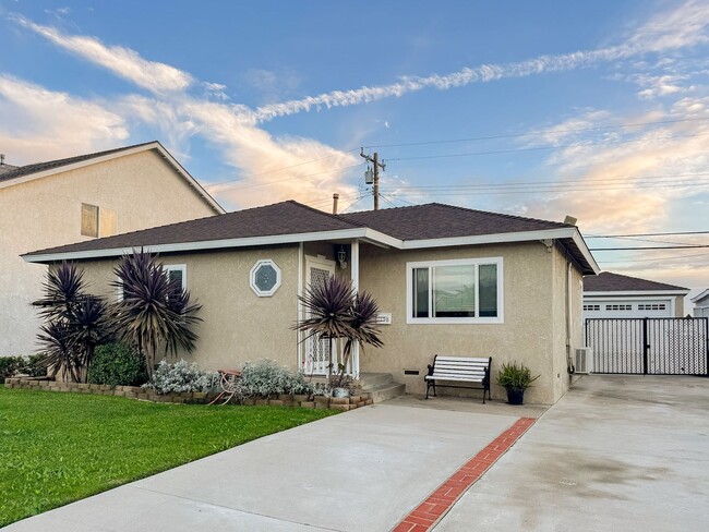 Primary Photo - Cozy and Charming 2Bd 1Ba in lovely neighborhood of Torrance