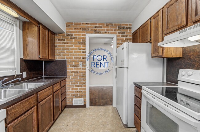 Building Photo - 1401 N Ballenger Hwy