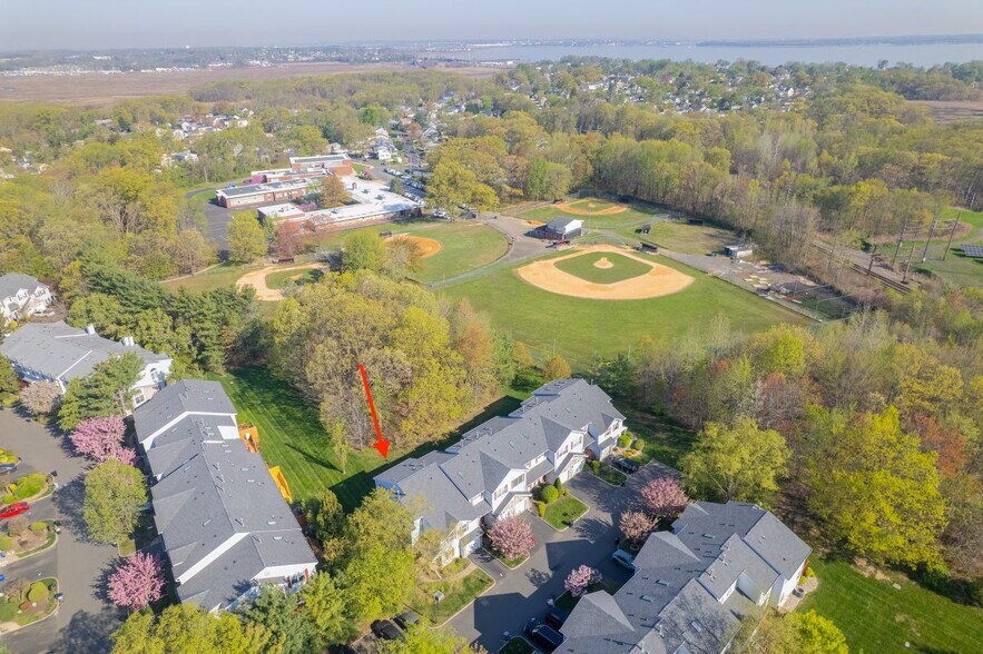 Building Photo - 1 Bridge Pointe Dr