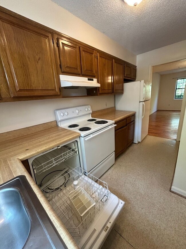 Building Photo - Townhome in the heart of Carrboro! First M...