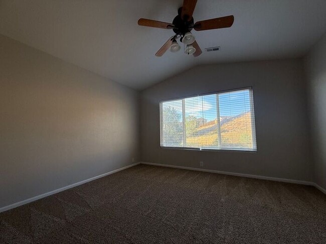 Building Photo - Stylish Comfort and Modern Living in the H...