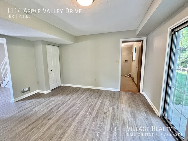 Building Photo - Extremely spacious 3-bed townhome in Dalla...