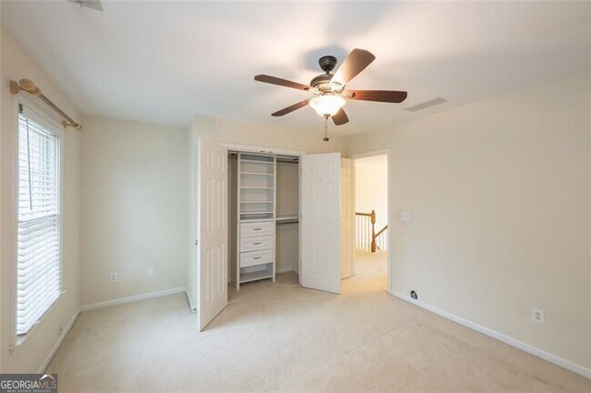 Building Photo - 2404 Gablewood Dr NE